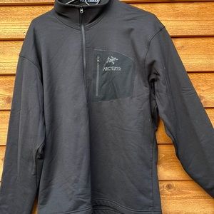 Arc'teryx mid layer. Men's Large. Perfect for a winter day outside 🖤